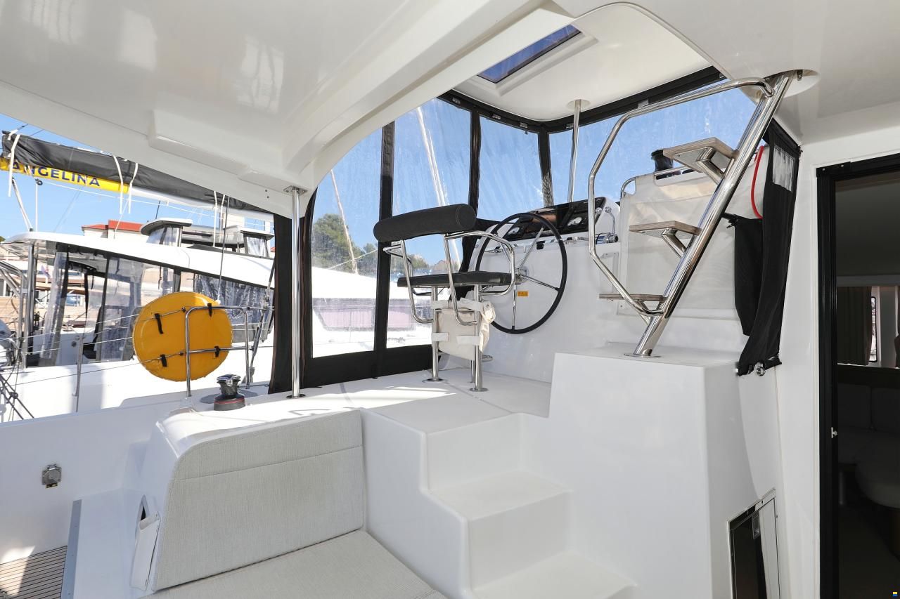 Lagoon 42