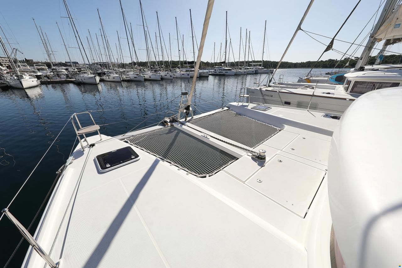 Lagoon 42