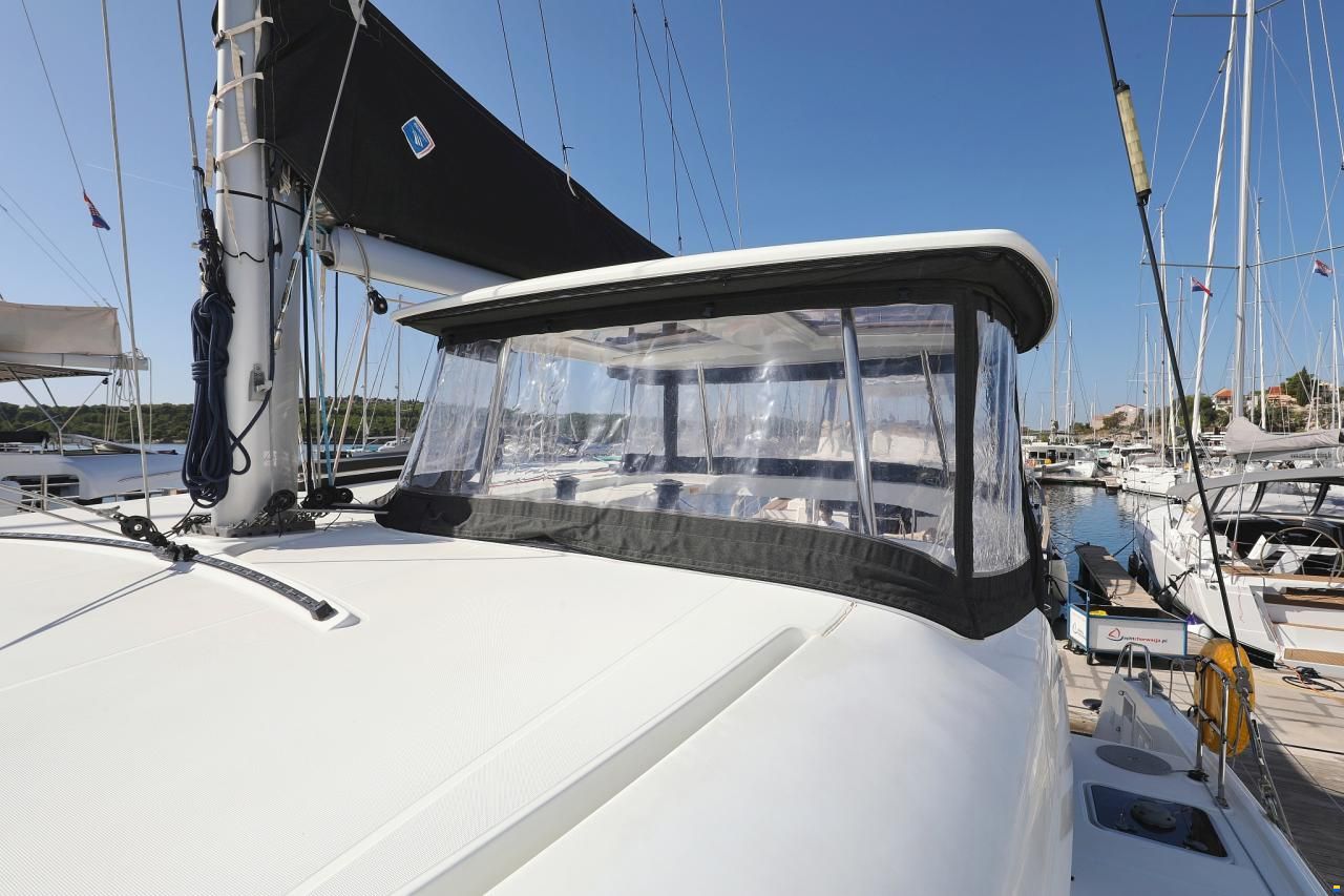 Lagoon 42