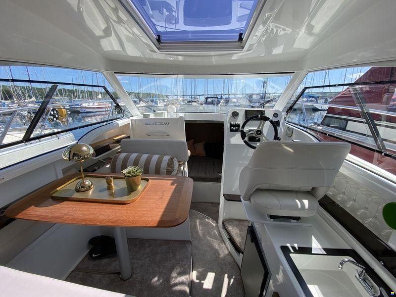 Beneteau Antares 8