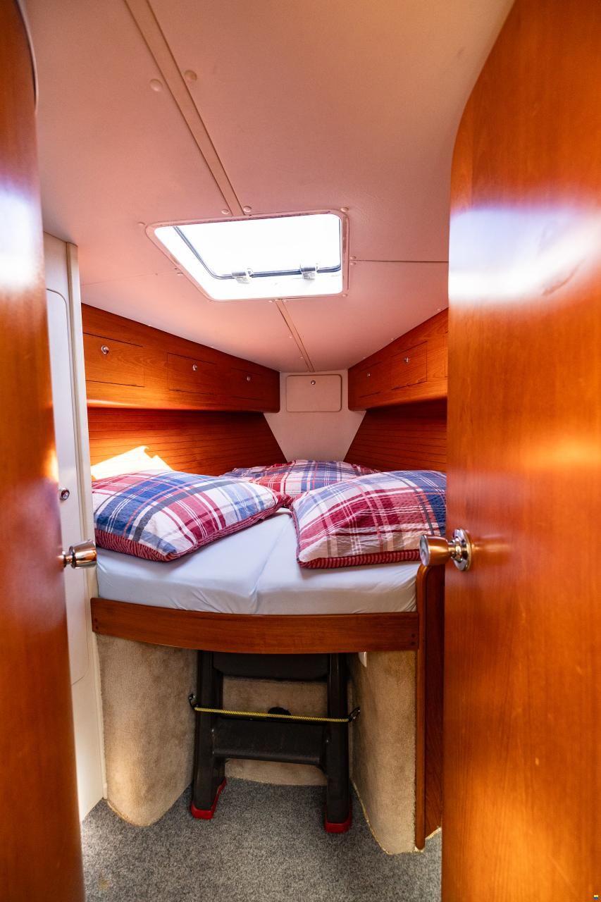 Marine Projects Moody Eclipse 33