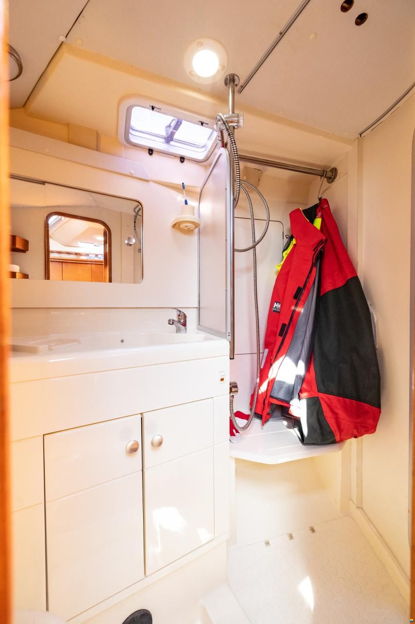 Marine Projects Moody Eclipse 33