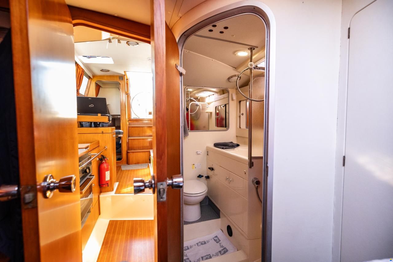 Marine Projects Moody Eclipse 33