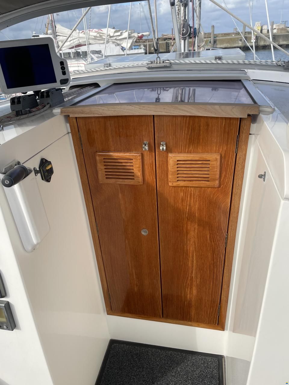 Marine Projects Moody Eclipse 33