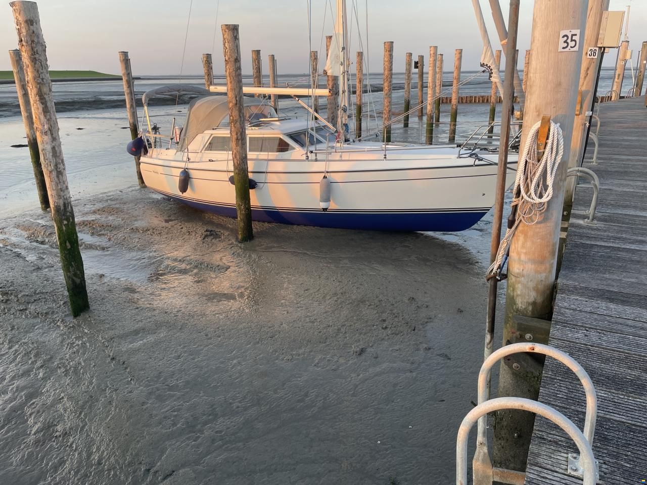 Marine Projects Moody Eclipse 33
