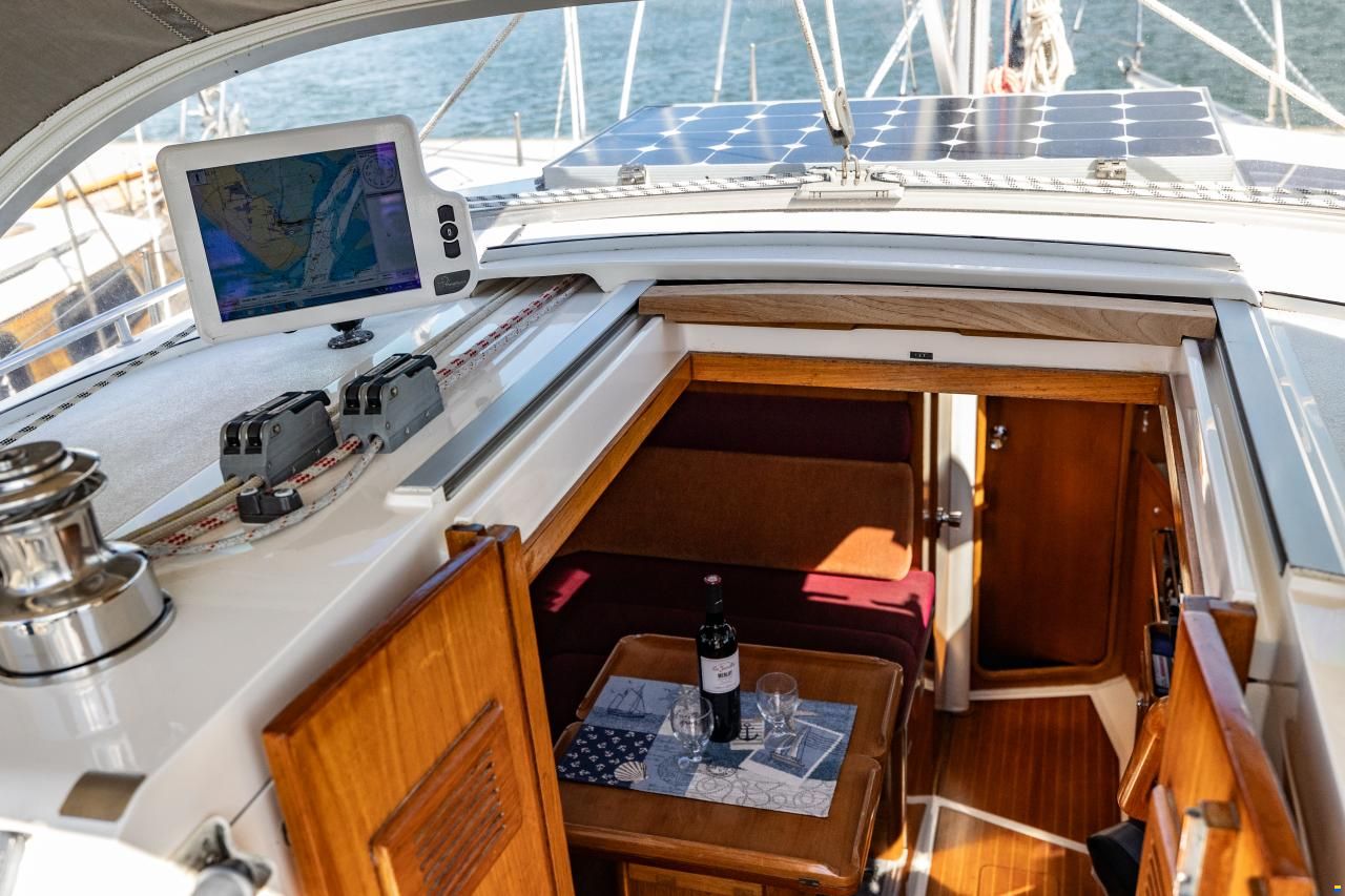 Marine Projects Moody Eclipse 33