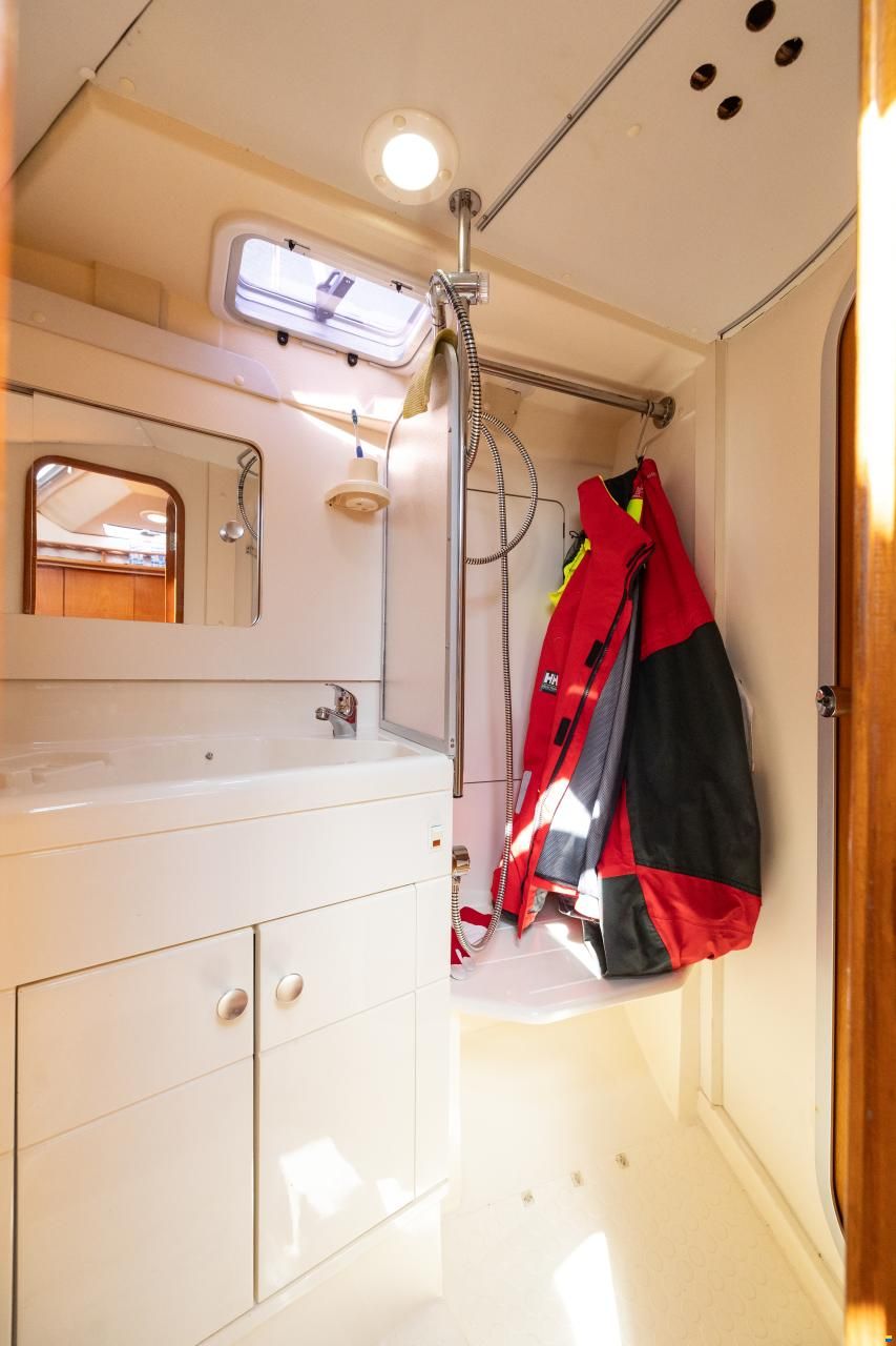 Marine Projects Moody Eclipse 33