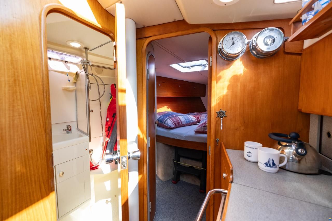 Marine Projects Moody Eclipse 33