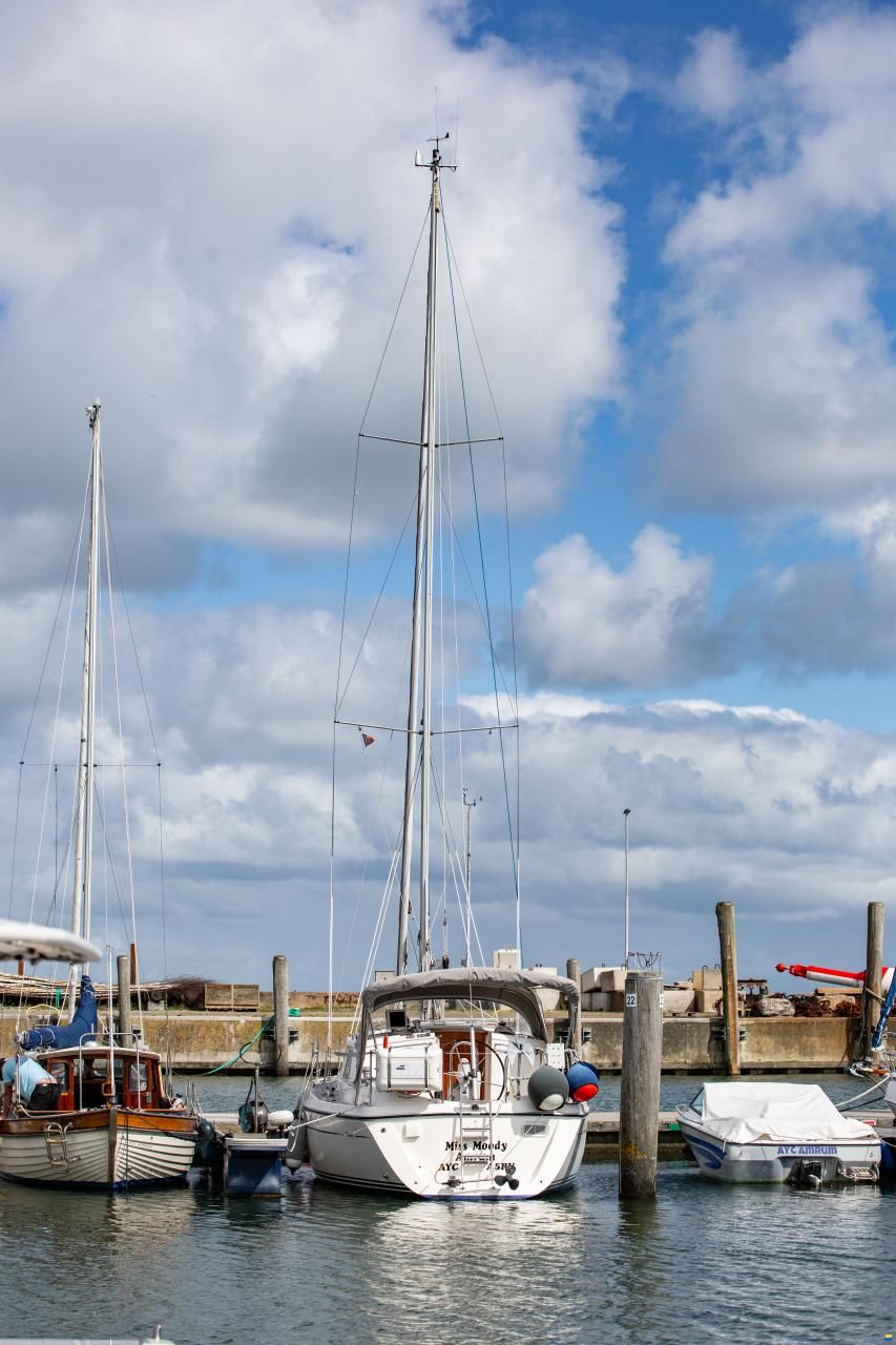 Marine Projects Moody Eclipse 33