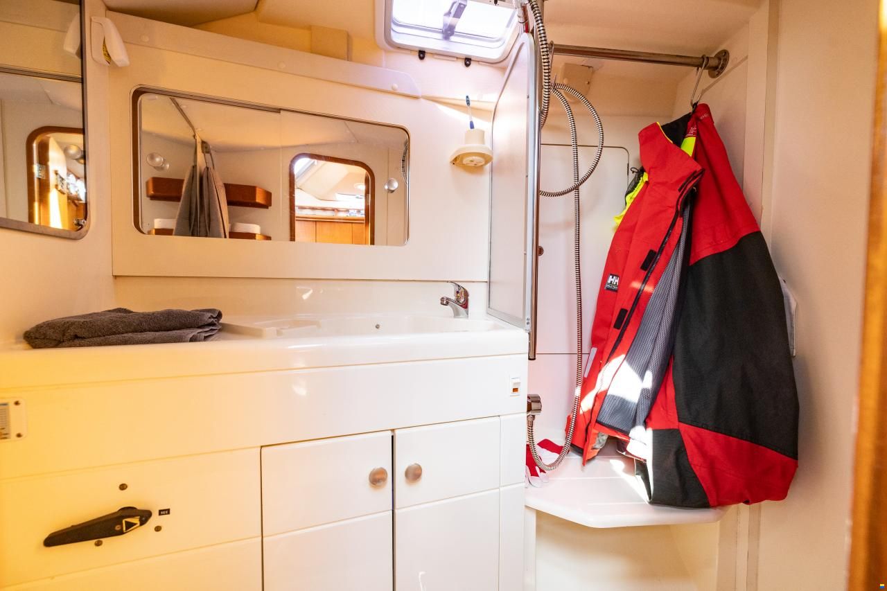 Marine Projects Moody Eclipse 33