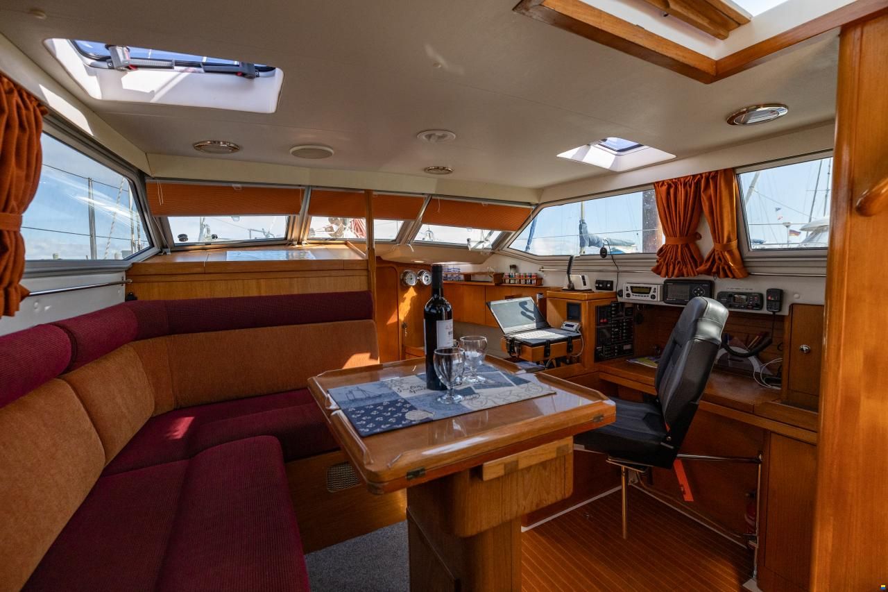 Marine Projects Moody Eclipse 33