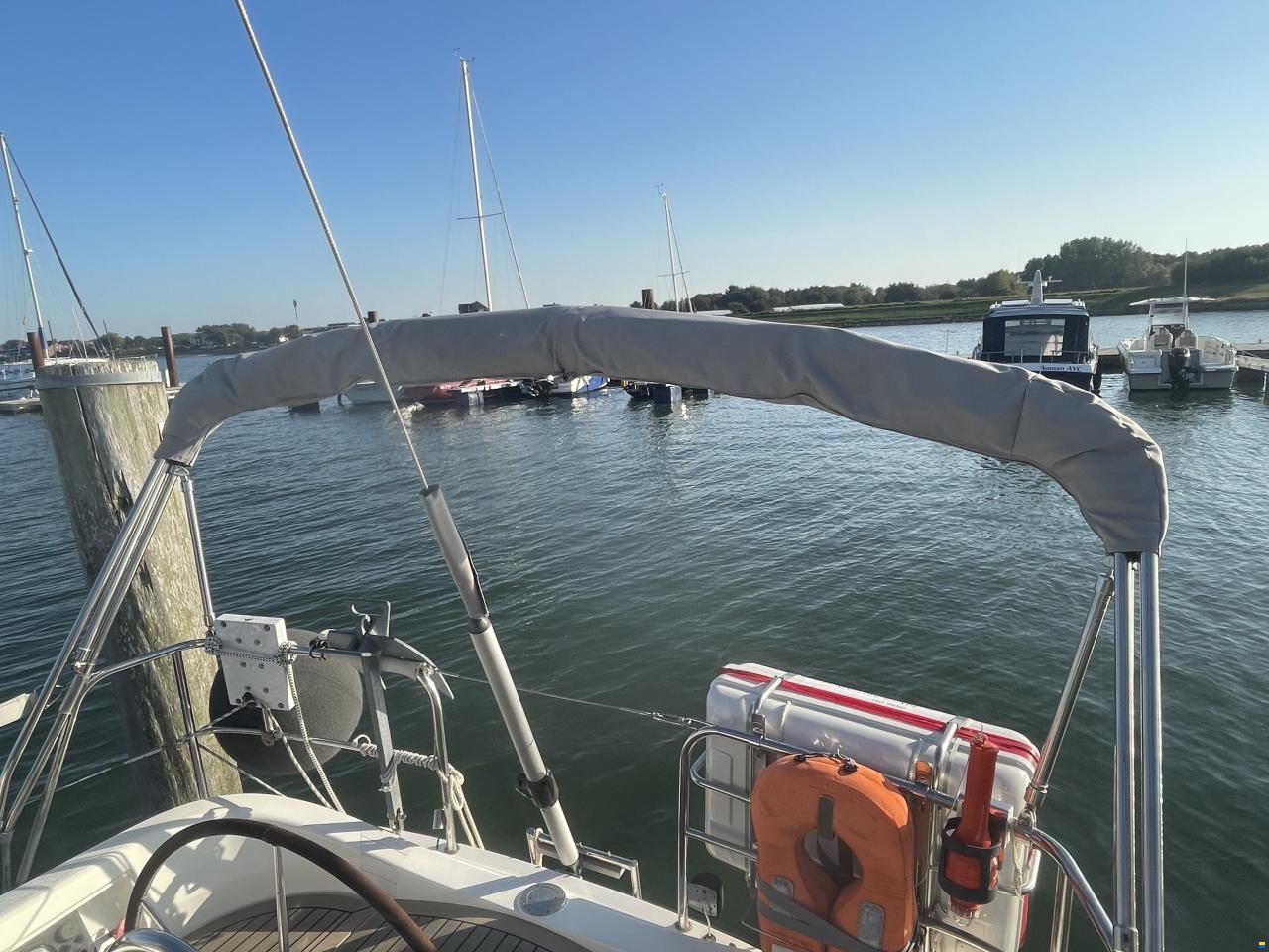 Marine Projects Moody Eclipse 33