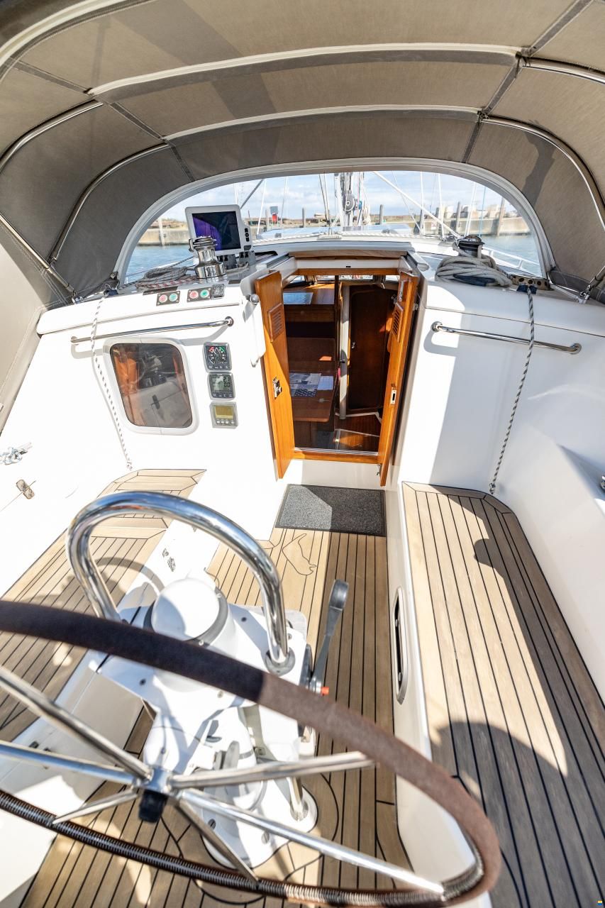 Marine Projects Moody Eclipse 33