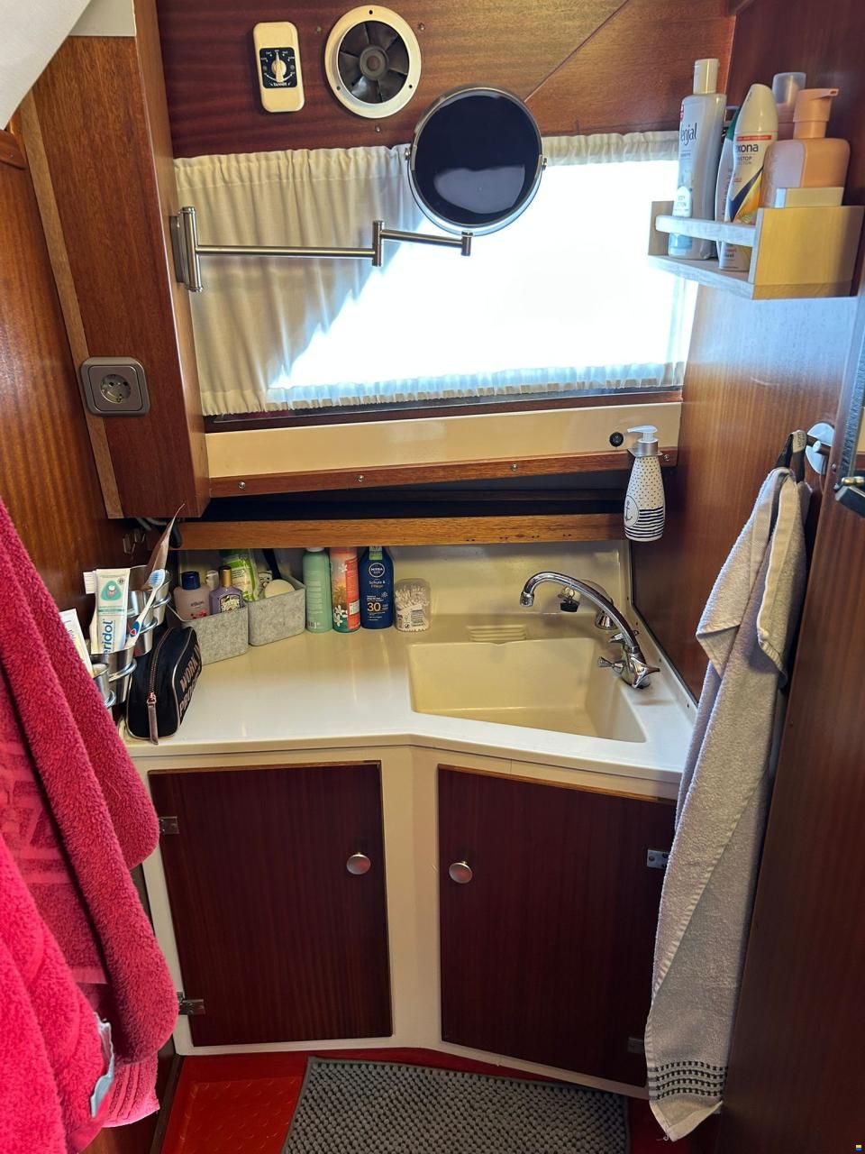 Coronet Commander 32