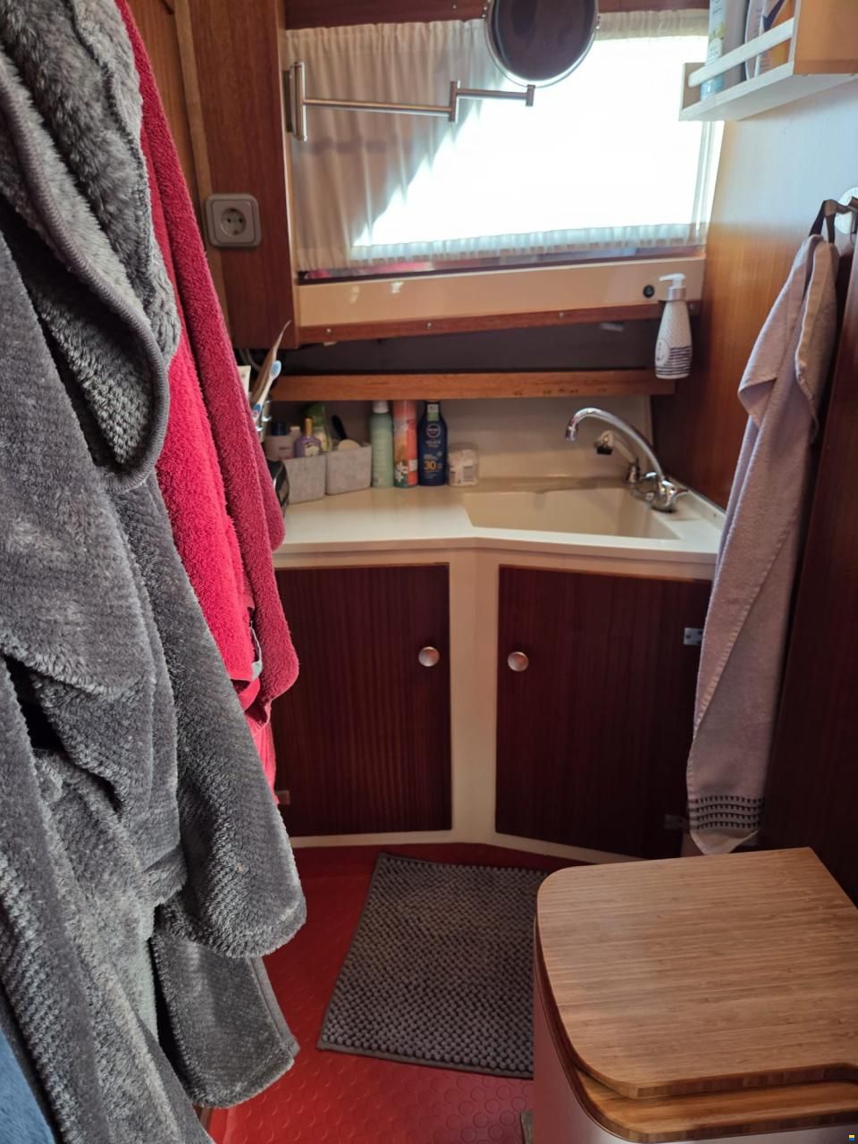 Coronet Commander 32