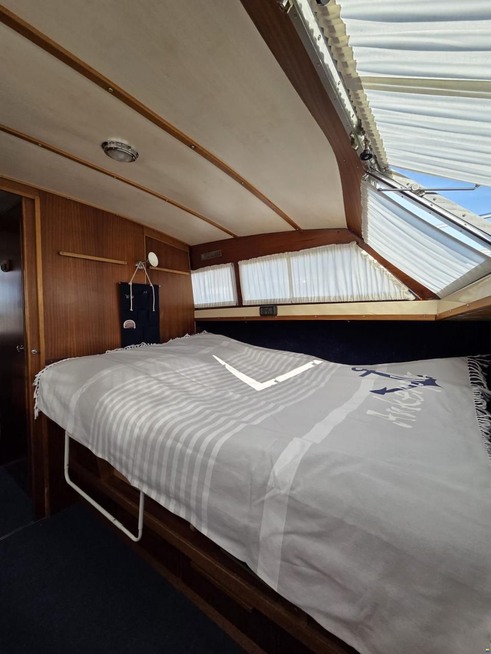 Coronet Commander 32