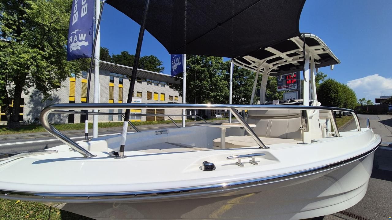 Boston Whaler 220 Dauntless