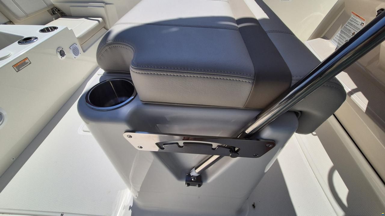 Boston Whaler 220 Dauntless