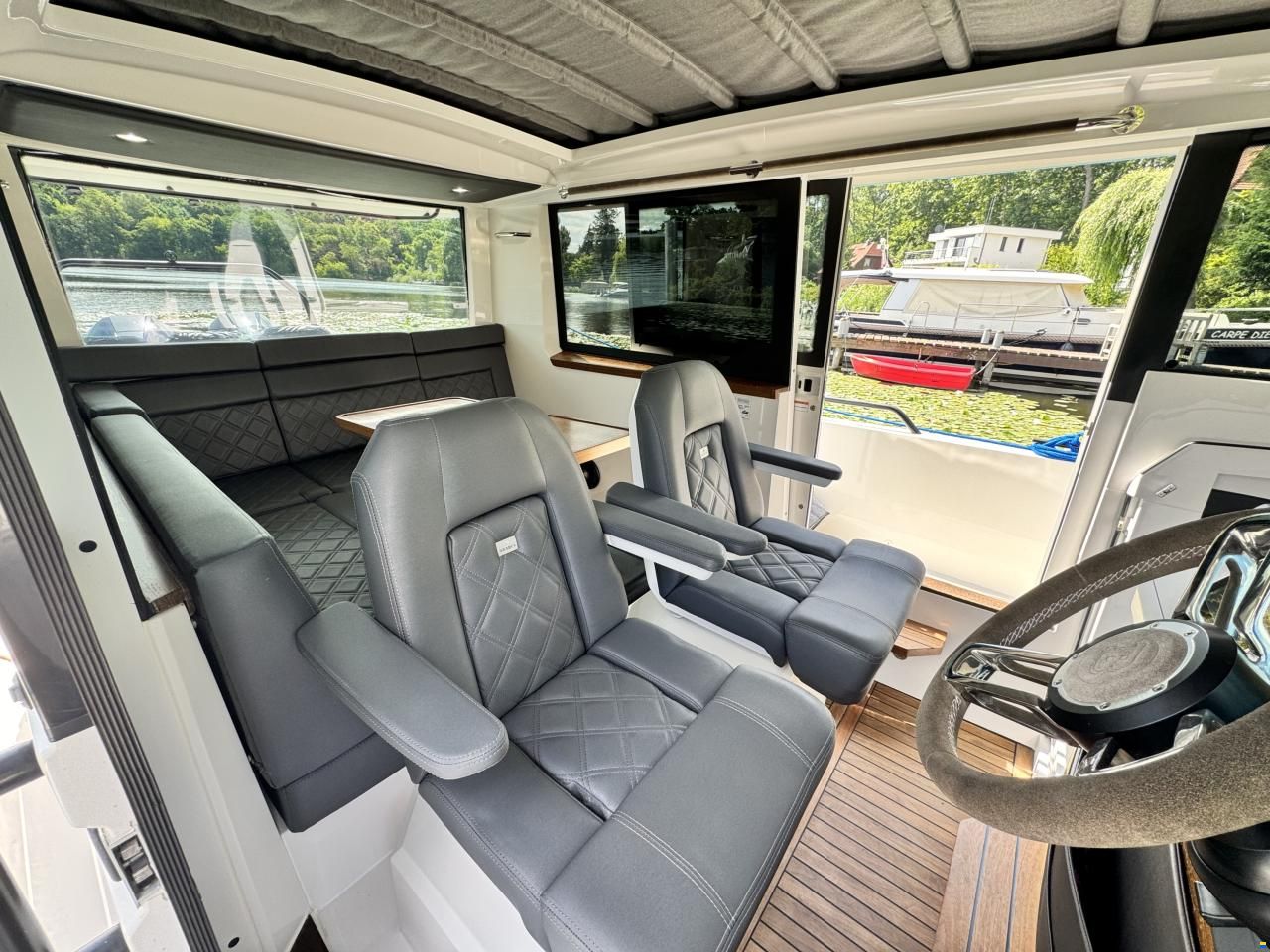 Axopar 37 Cross Cabin Brabus Line