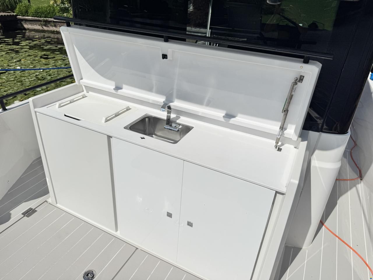 Axopar 37 Cross Cabin Brabus Line