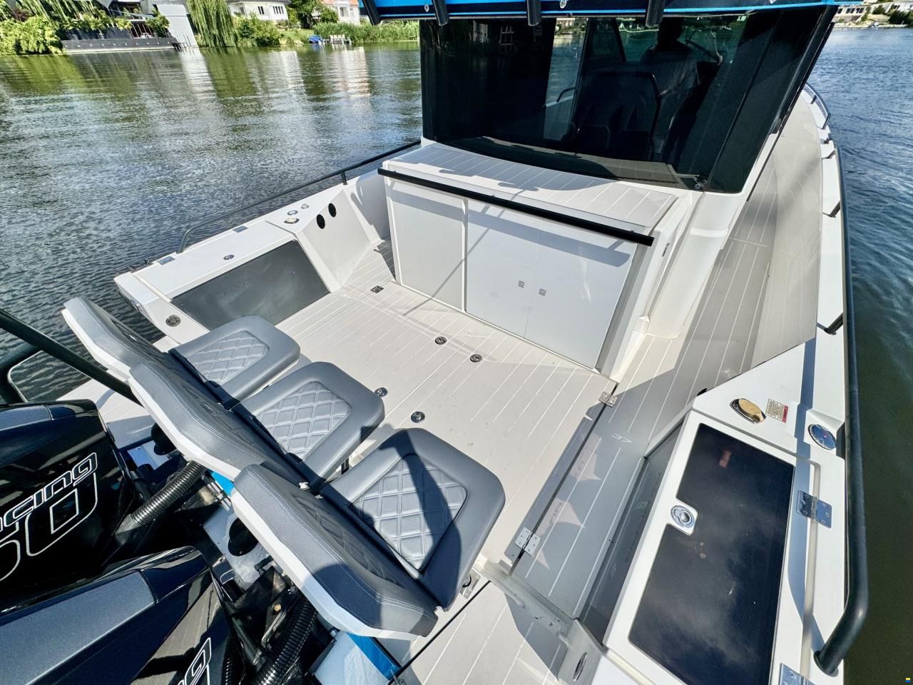 Axopar 37 Cross Cabin Brabus Line
