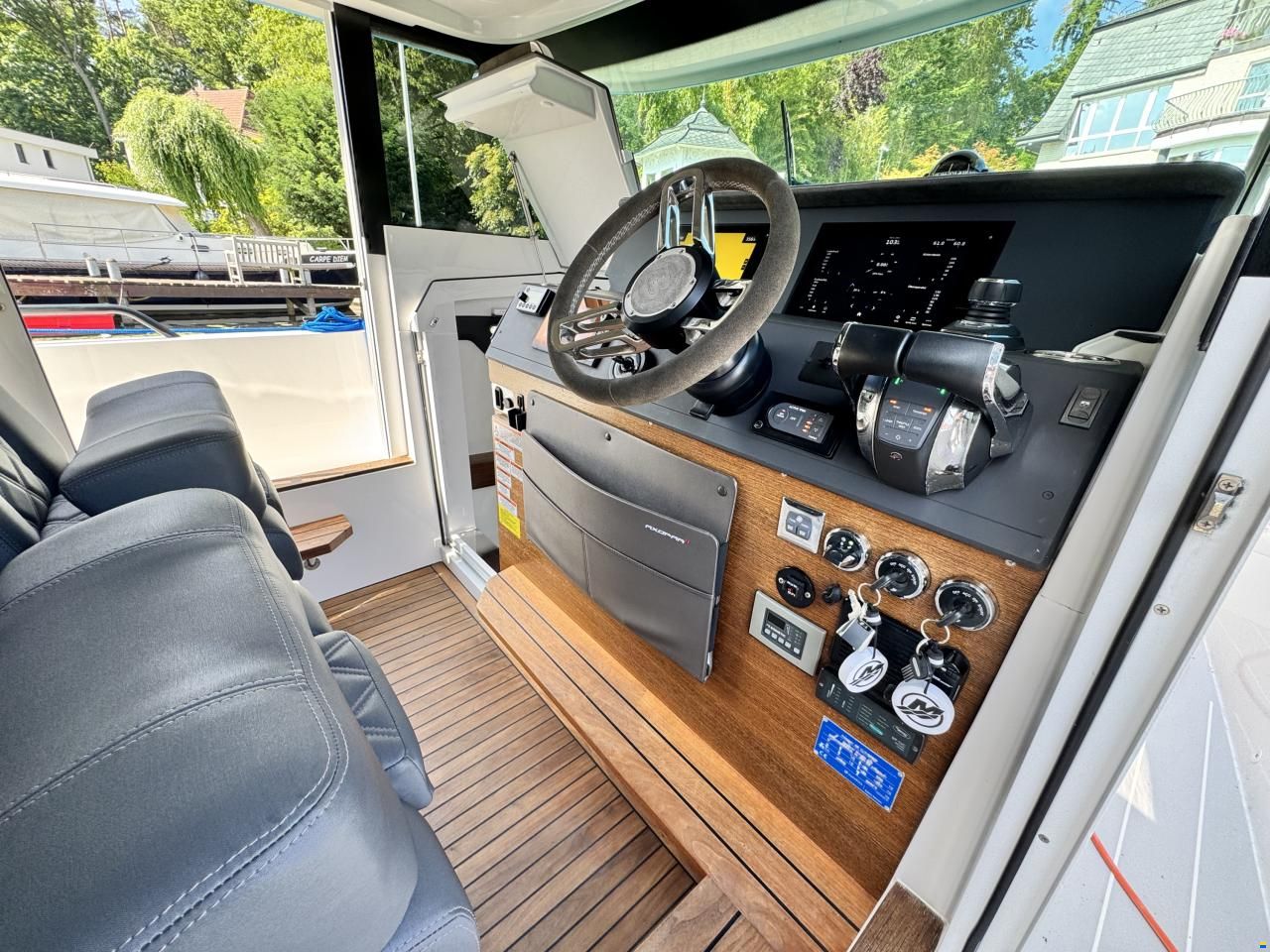 Axopar 37 Cross Cabin Brabus Line