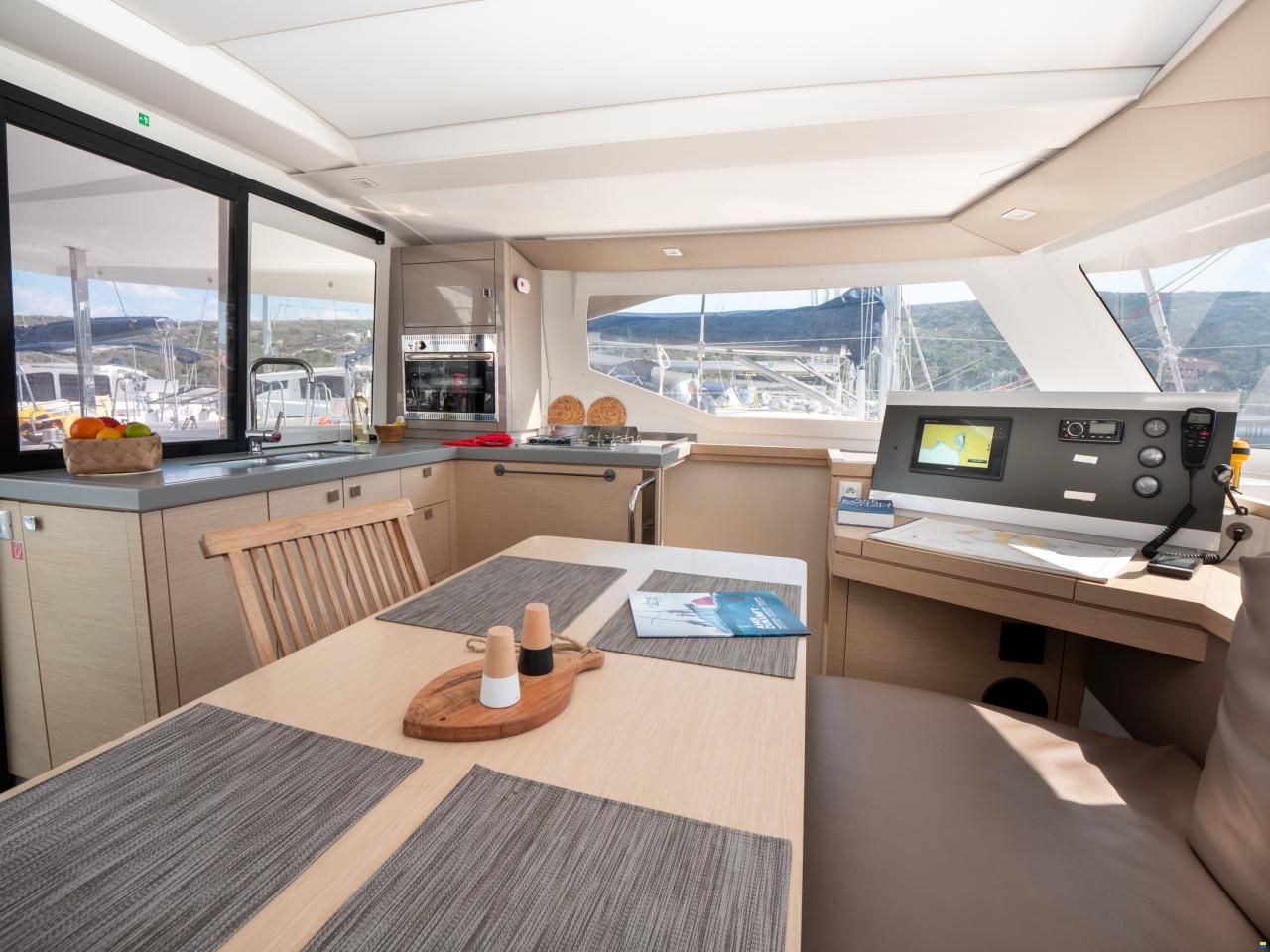 Fountaine Pajot Lucia 40