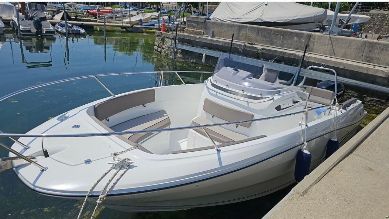Jeanneau Cap Camarat 7.5 CC S2