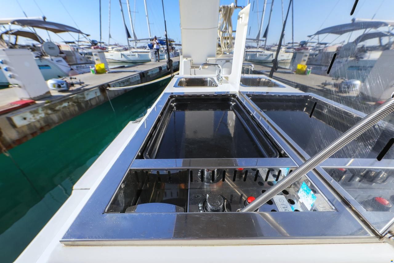 Dufour 470