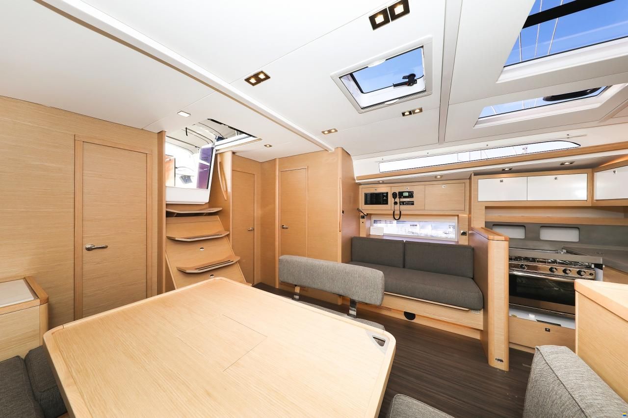 Dufour 470
