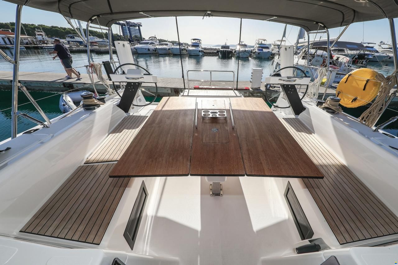 Dufour 470