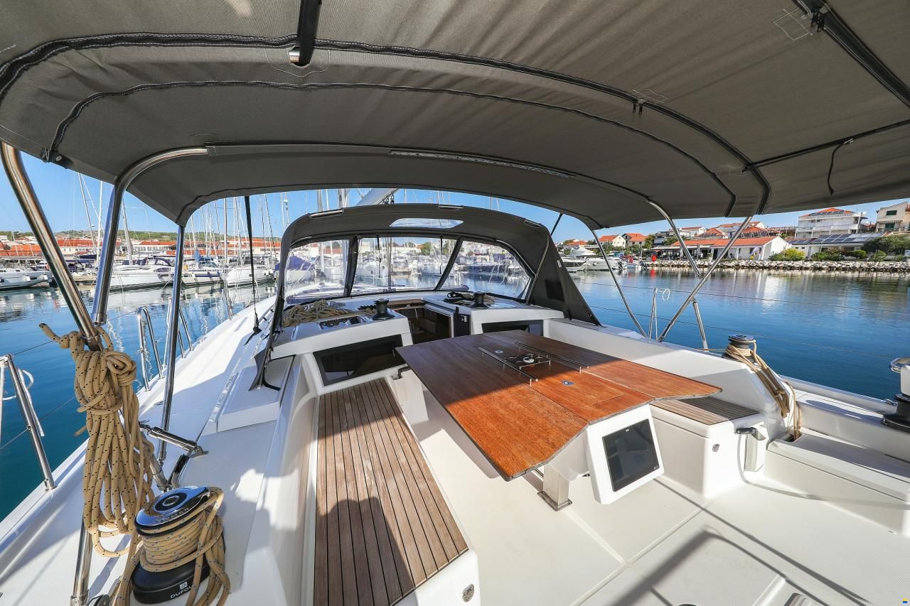 Dufour 470