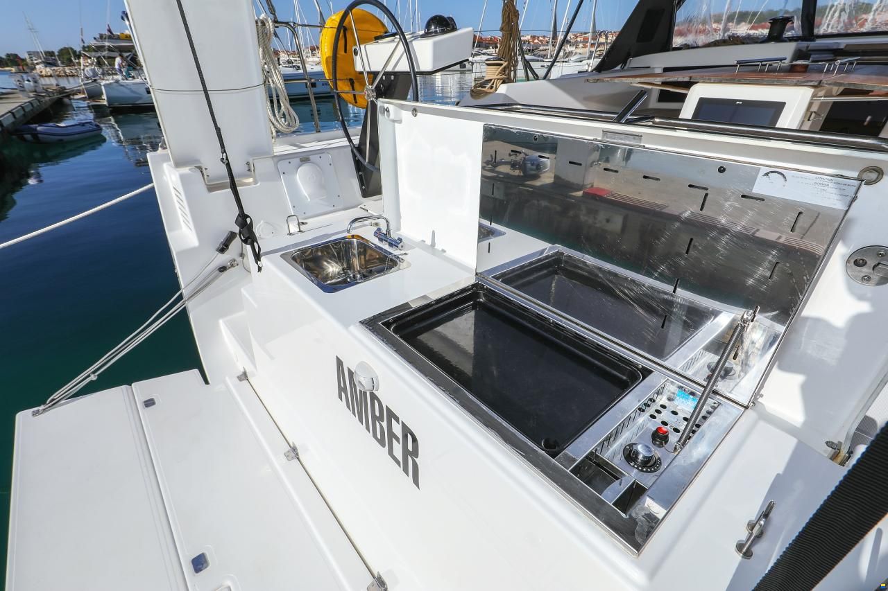 Dufour 470