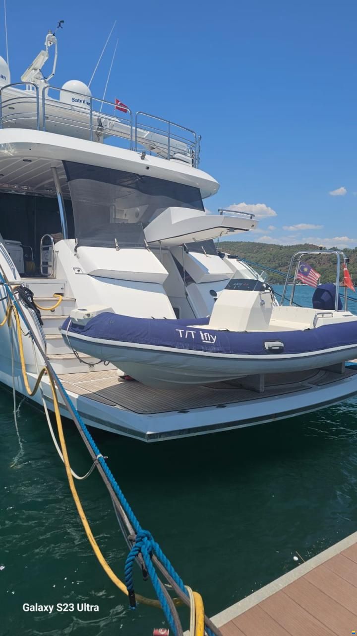 Azimut 62