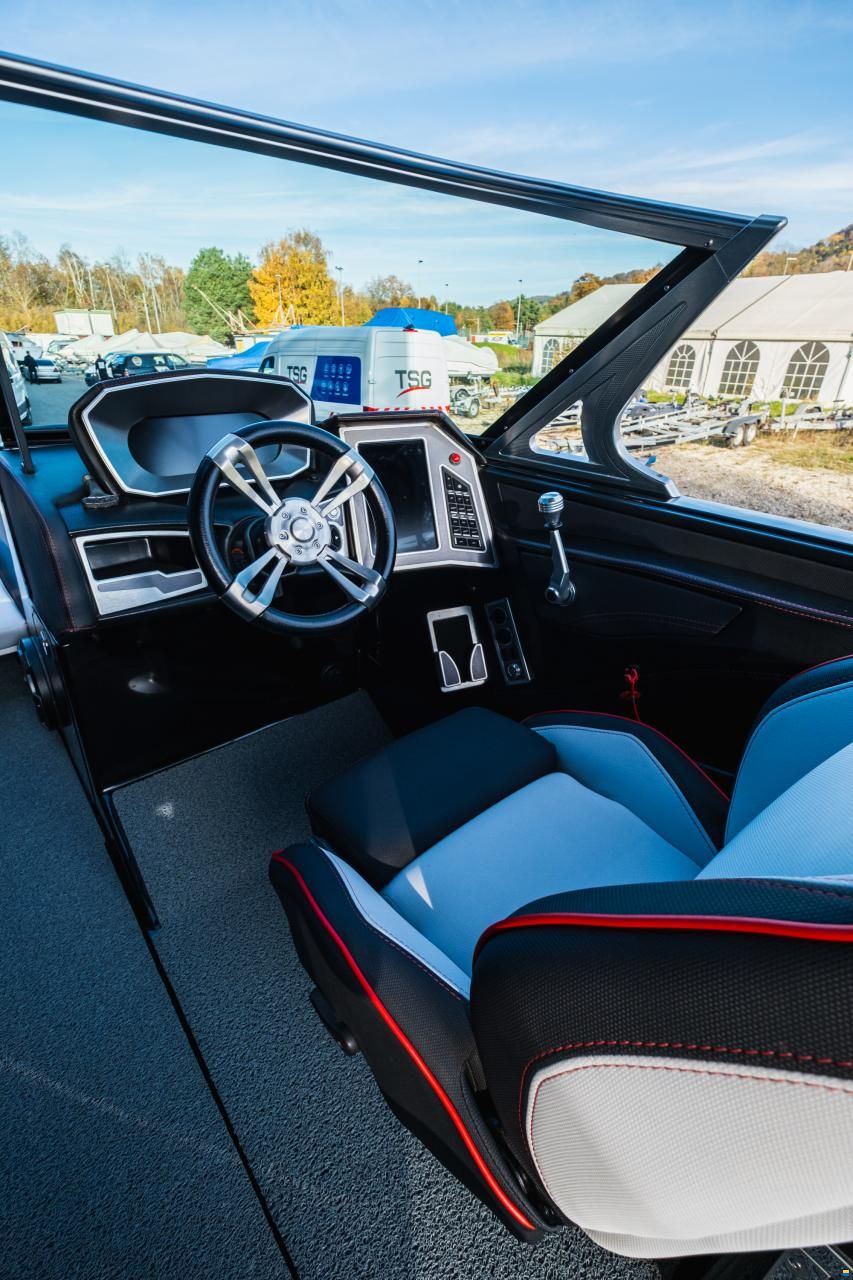 MasterCraft X26 | 2018 | wht-red-blk