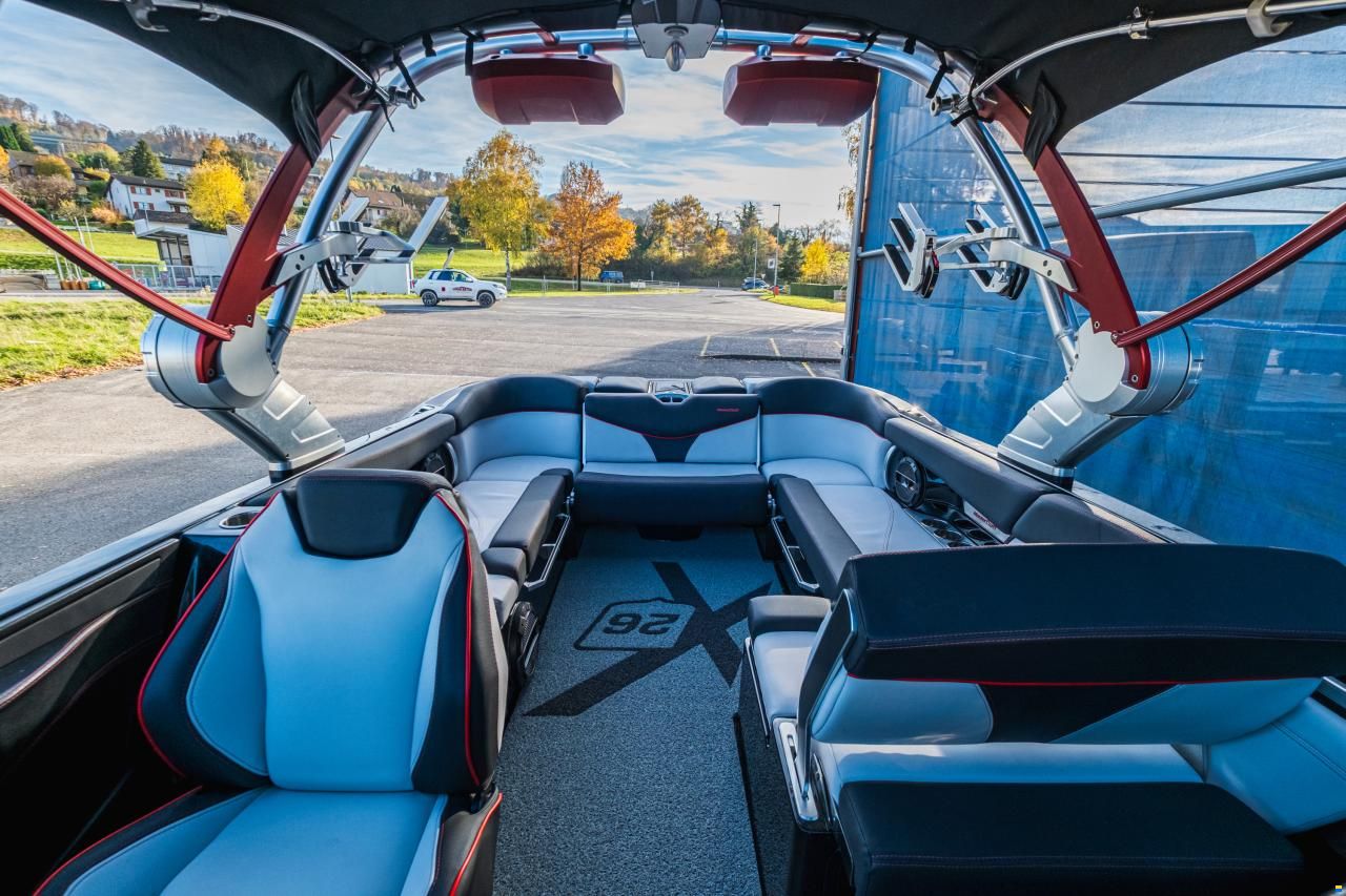 MasterCraft X26 | 2018 | wht-red-blk