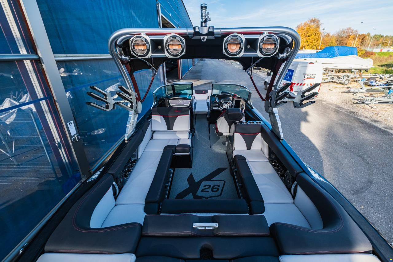 MasterCraft X26 | 2018 | wht-red-blk