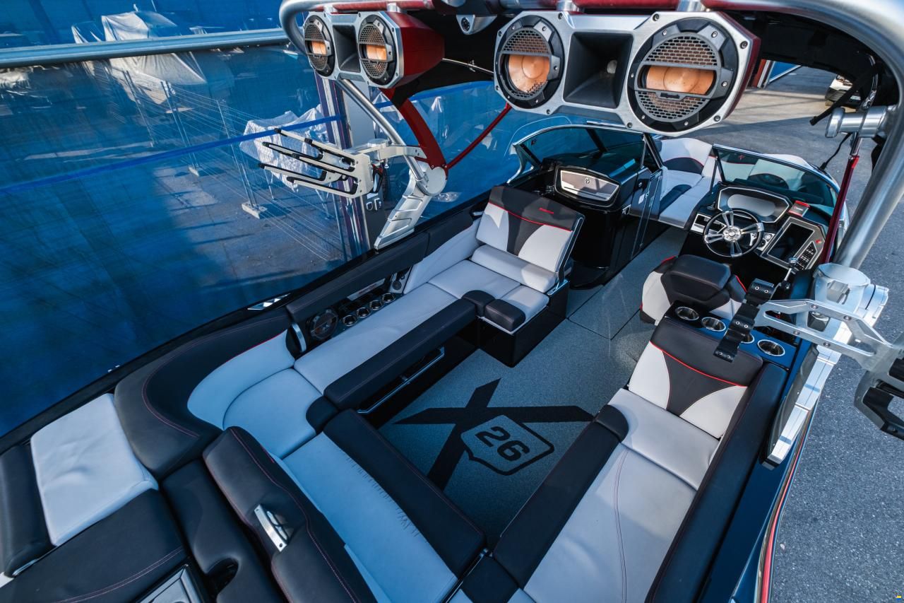 MasterCraft X26 | 2018 | wht-red-blk