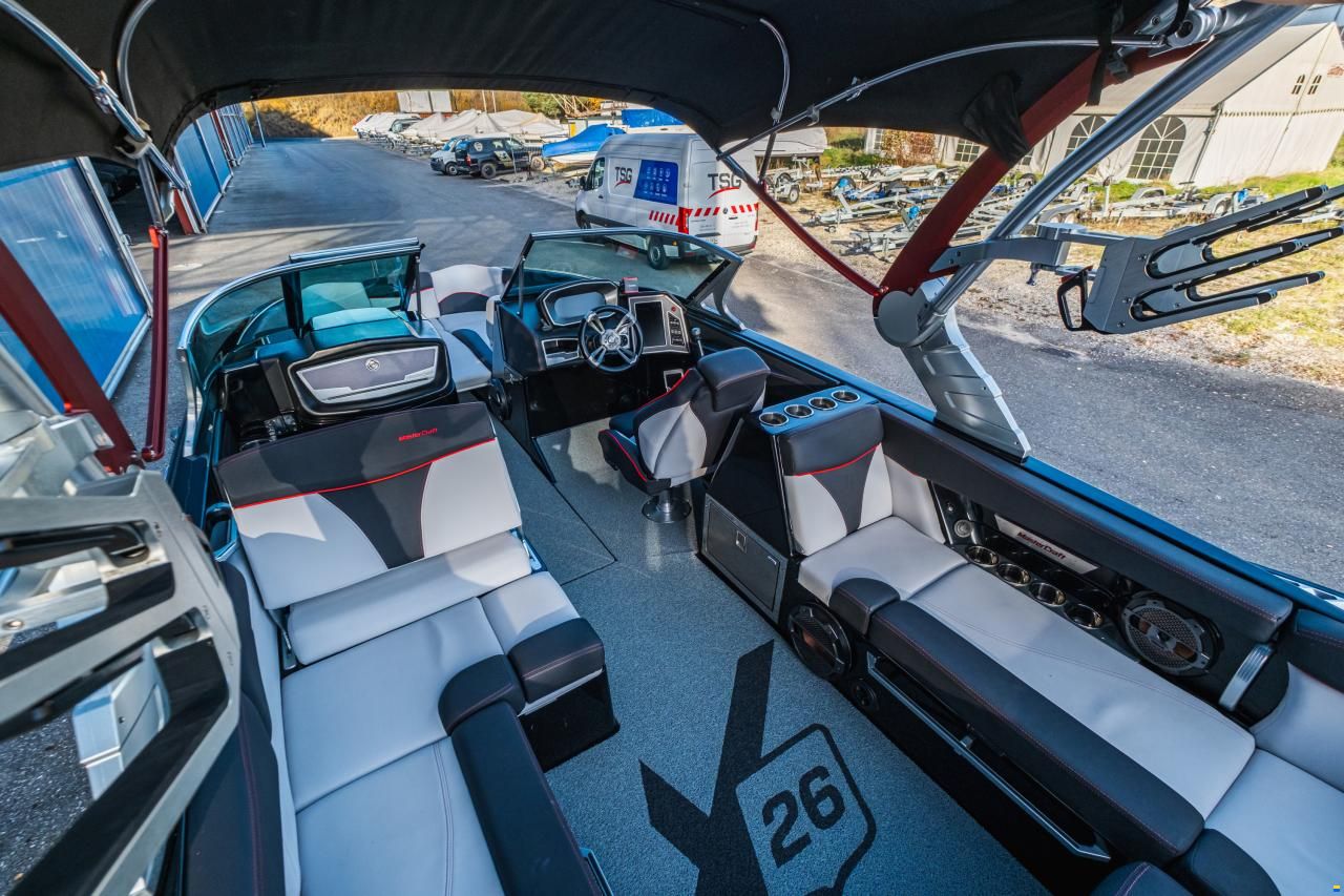 MasterCraft X26 | 2018 | wht-red-blk