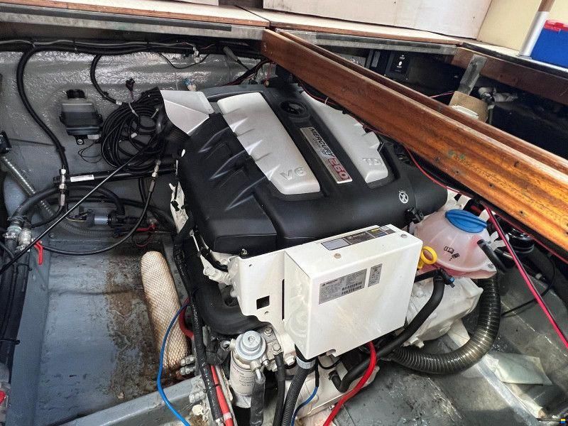 Coronet 32 Sedan \\