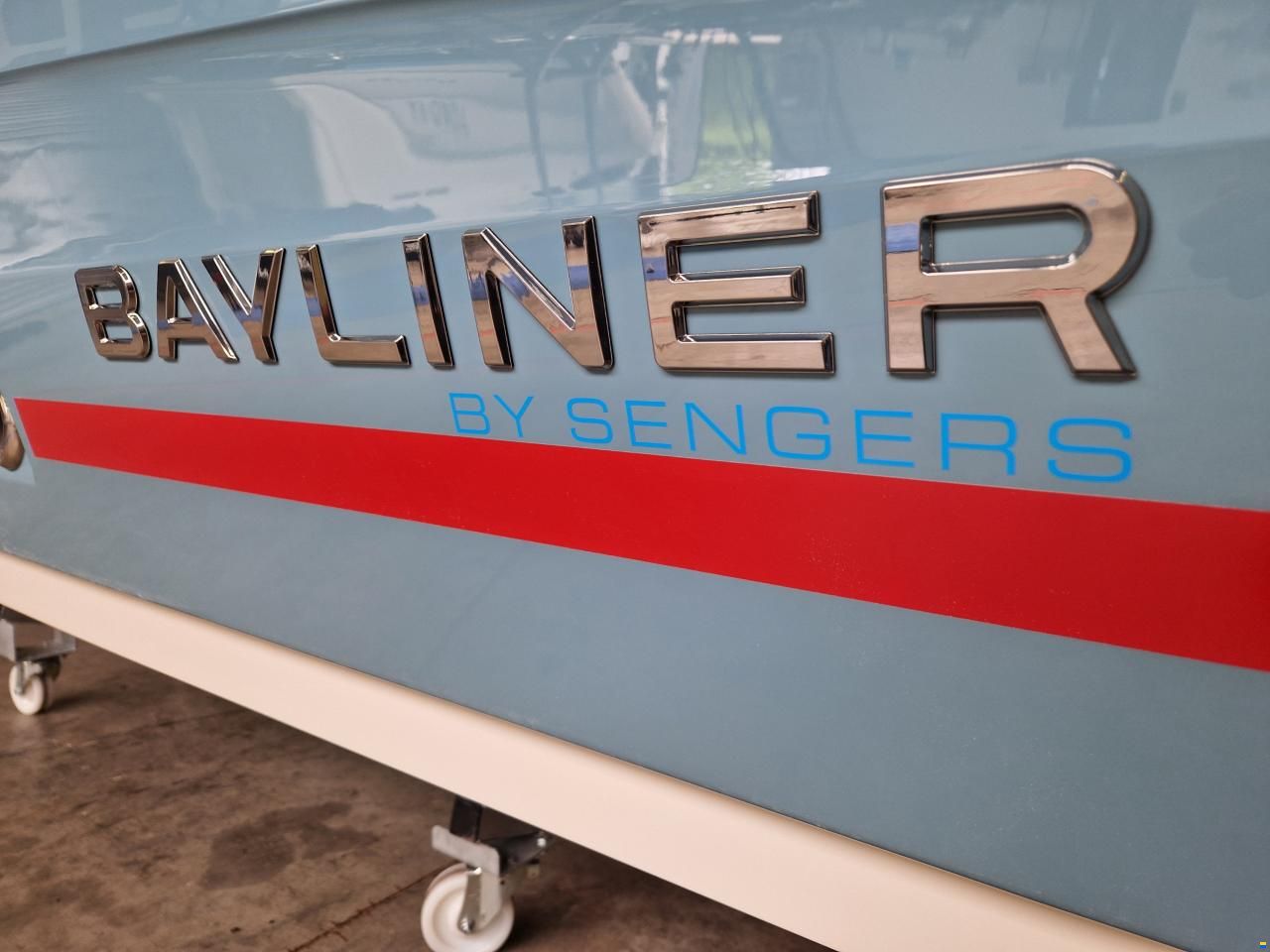 Bayliner VR6 - 250hp - 2025