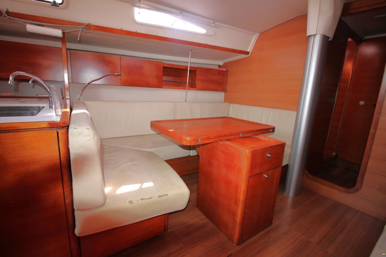 Salona 44
