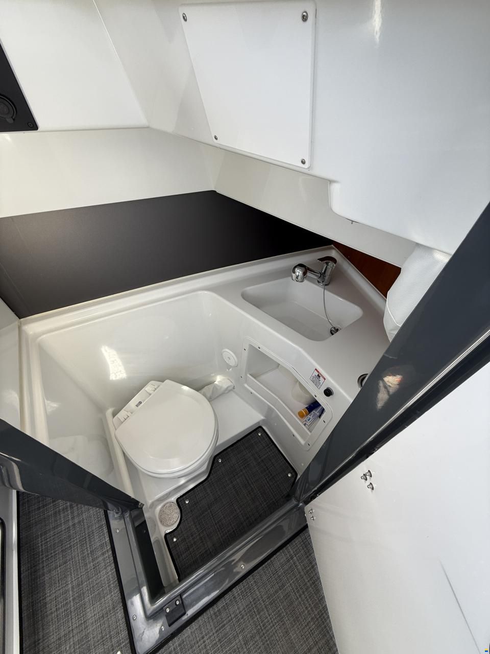 Buster Phantom Cabin