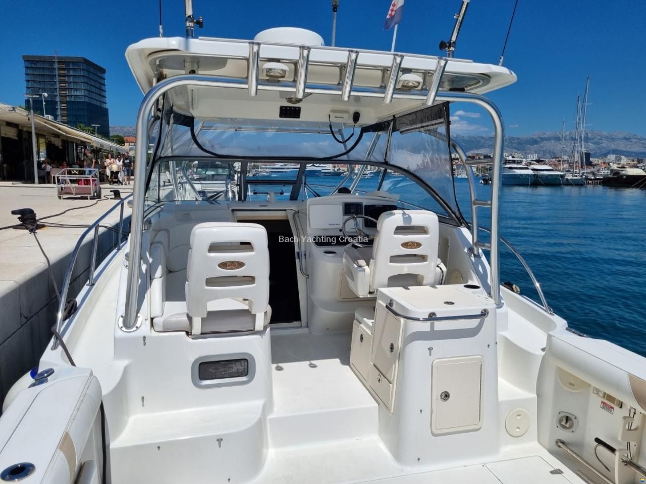 Boston Whaler Conquest 305