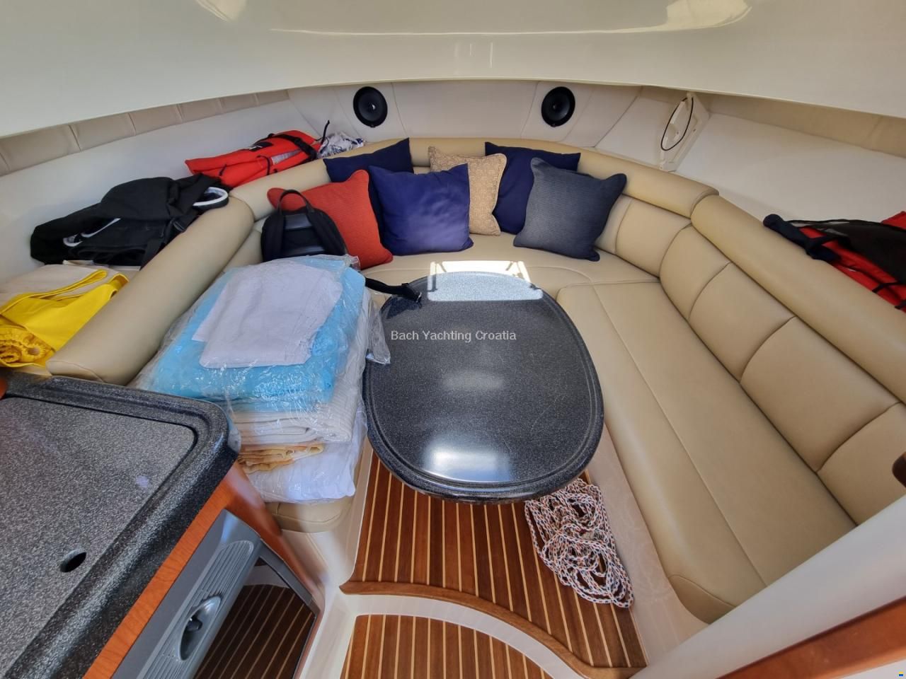 Boston Whaler Conquest 305