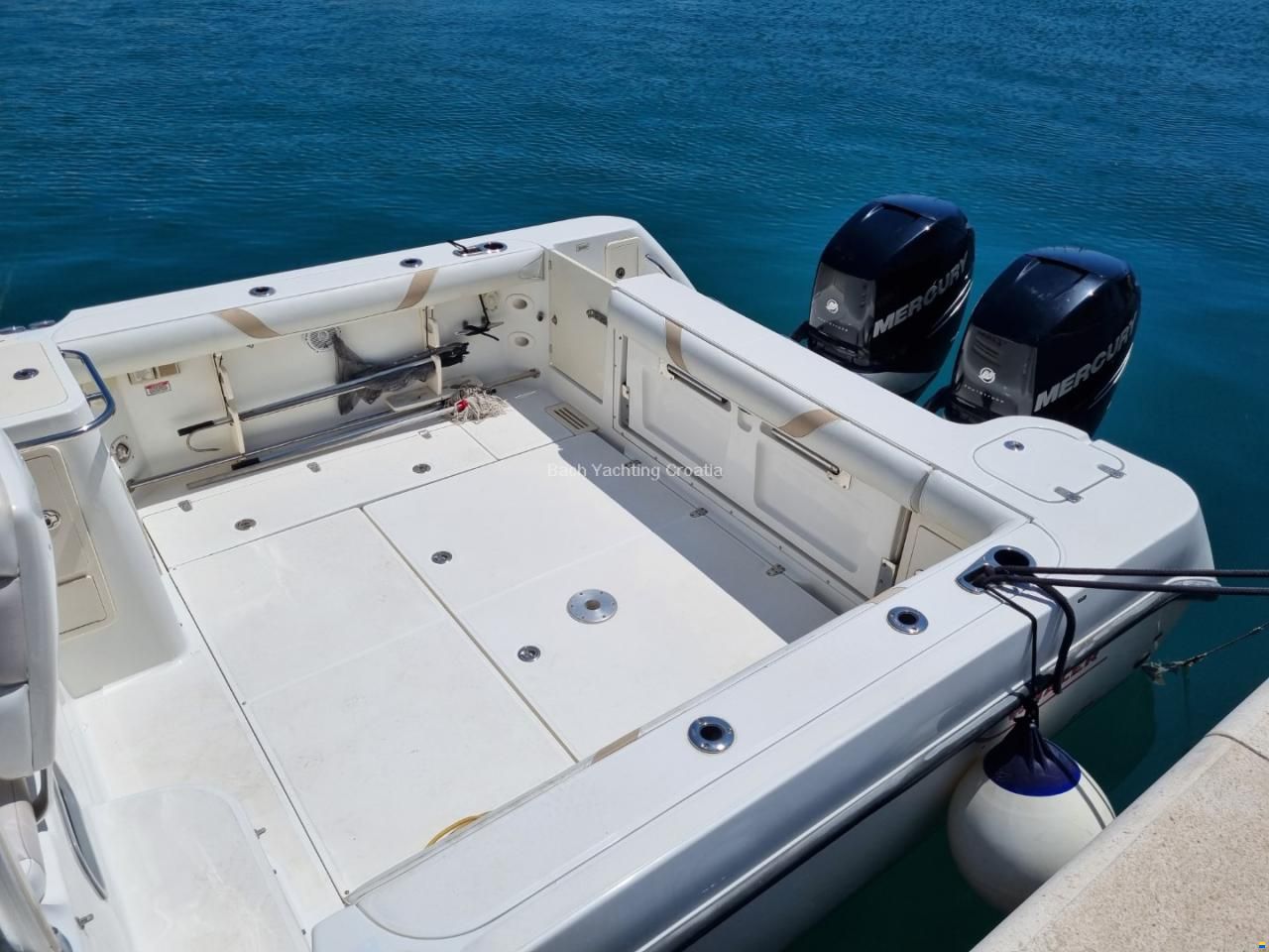 Boston Whaler Conquest 305