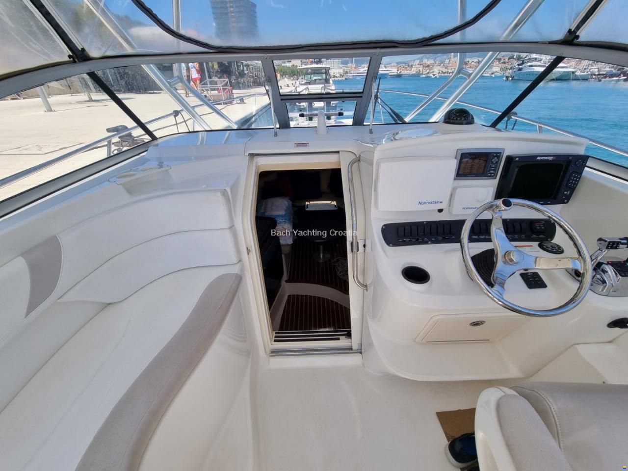 Boston Whaler Conquest 305