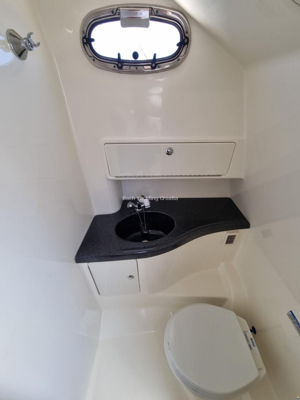Boston Whaler Conquest 305
