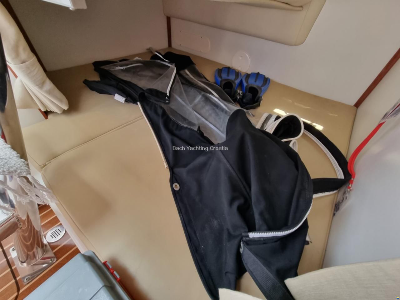 Boston Whaler Conquest 305