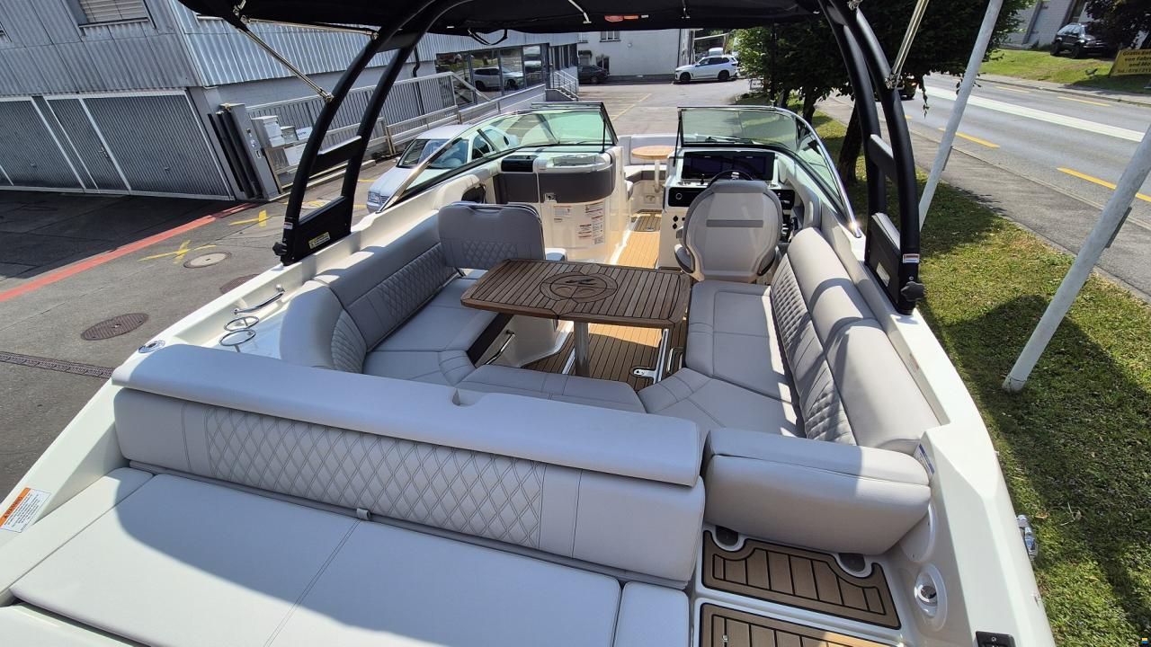 Sea Ray SLX 250 Europe